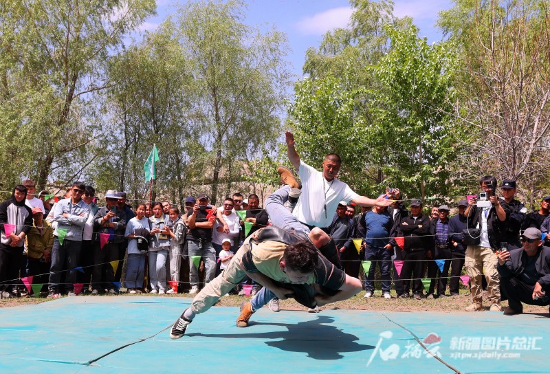 摔跤、赛马、射箭……乡村文化节带火乡村旅游